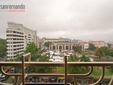 Flat with balcony for sale in Calle Jerónimo Sáinz de la Maza