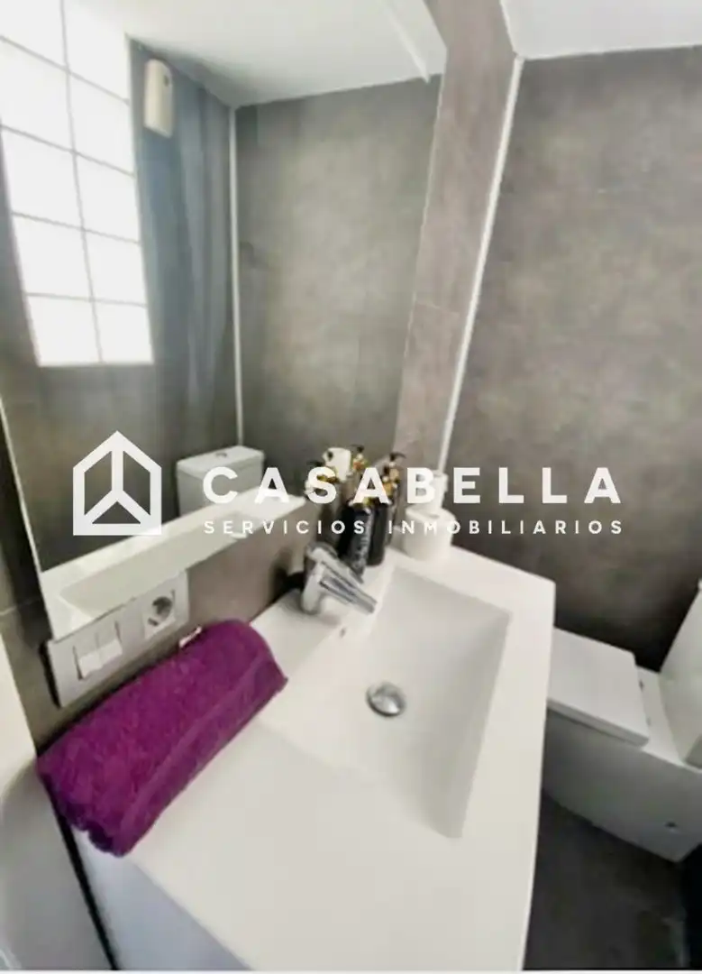 Bathroom of Flat for sale in Valencia  with Air Conditioner, Heating and Terrace