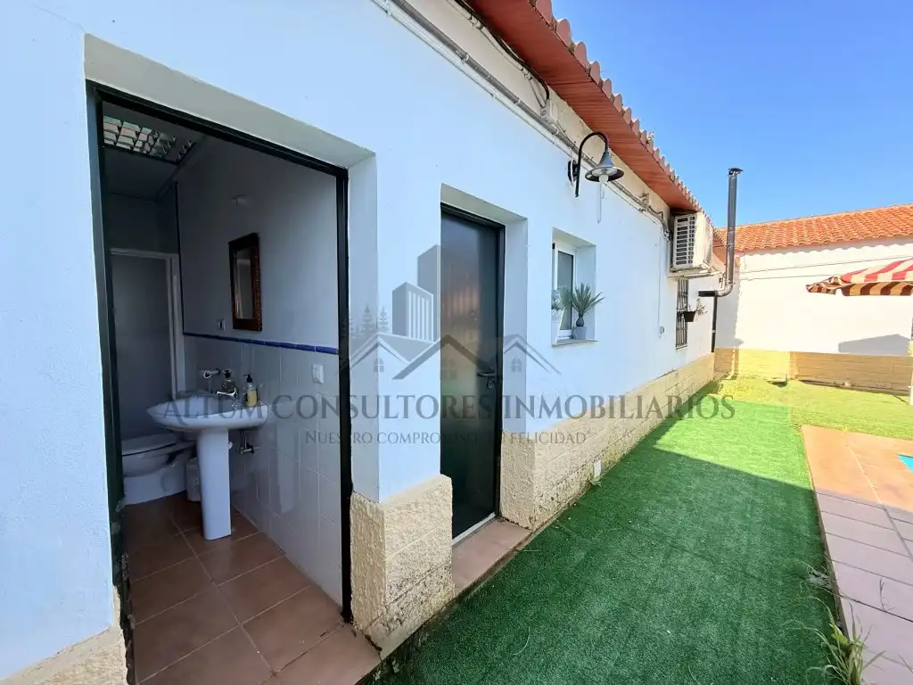 Vista exterior de Casa o xalet en venda en Alcalá de Guadaira