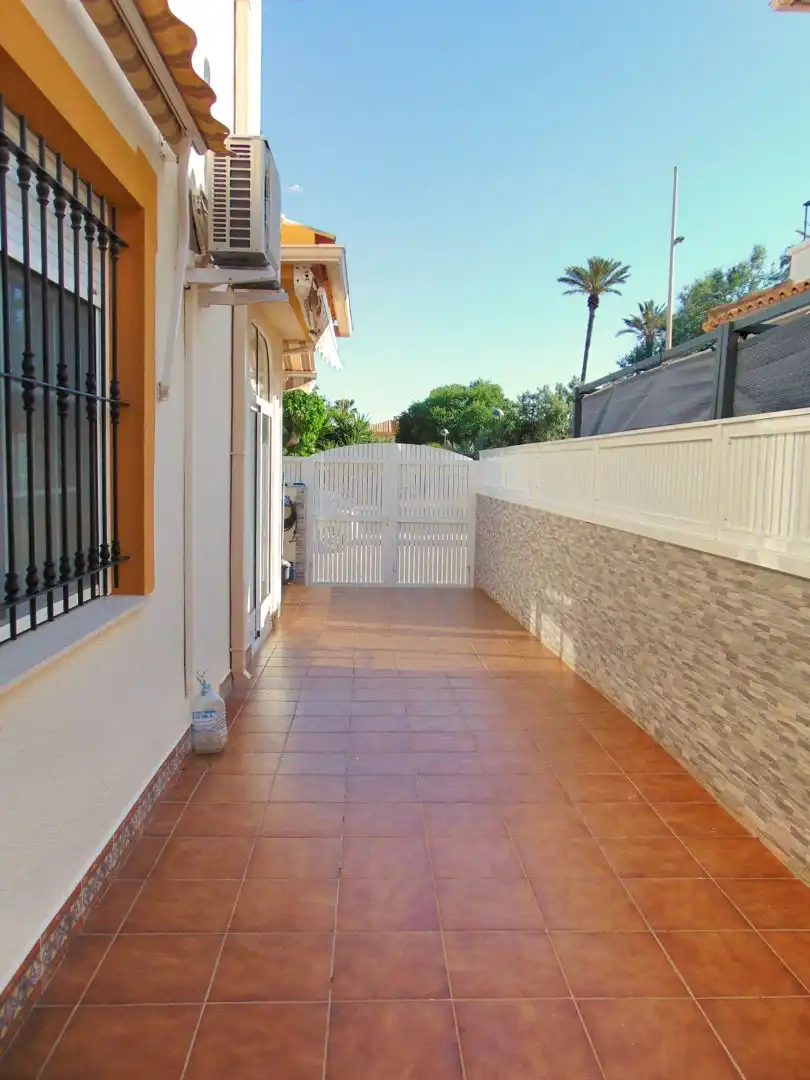 Terrassa de Casa adosada en venda en Pilar de la Horadada amb Aire condicionat, Calefacció i Jardí privat