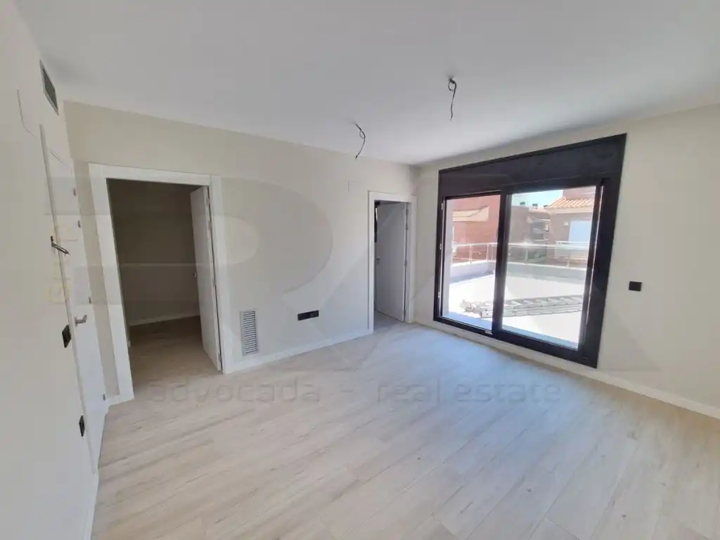 Reihenhaus mit Terrasse zum Verkauf in Calle Serra Llaveria 13, imagen 4