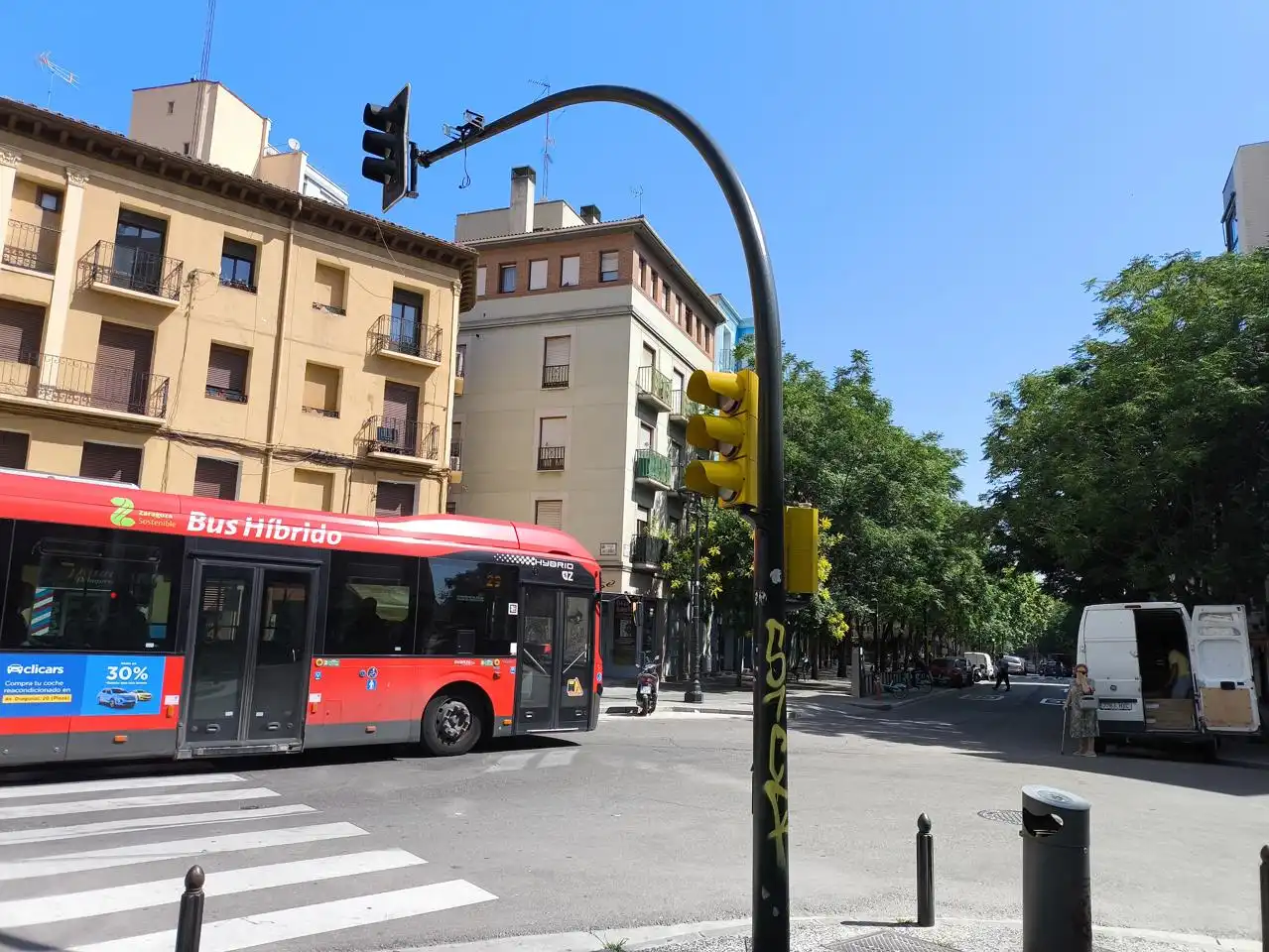 Außenansicht von Wohnung zum Verkauf in Zaragoza mit Klimaanlage, Heizung und Parkett
