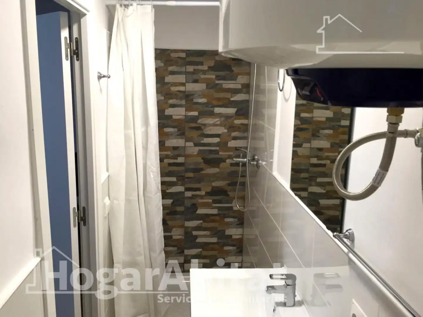Baño de Piso en venta en Valencia con Calefacción y Balcón