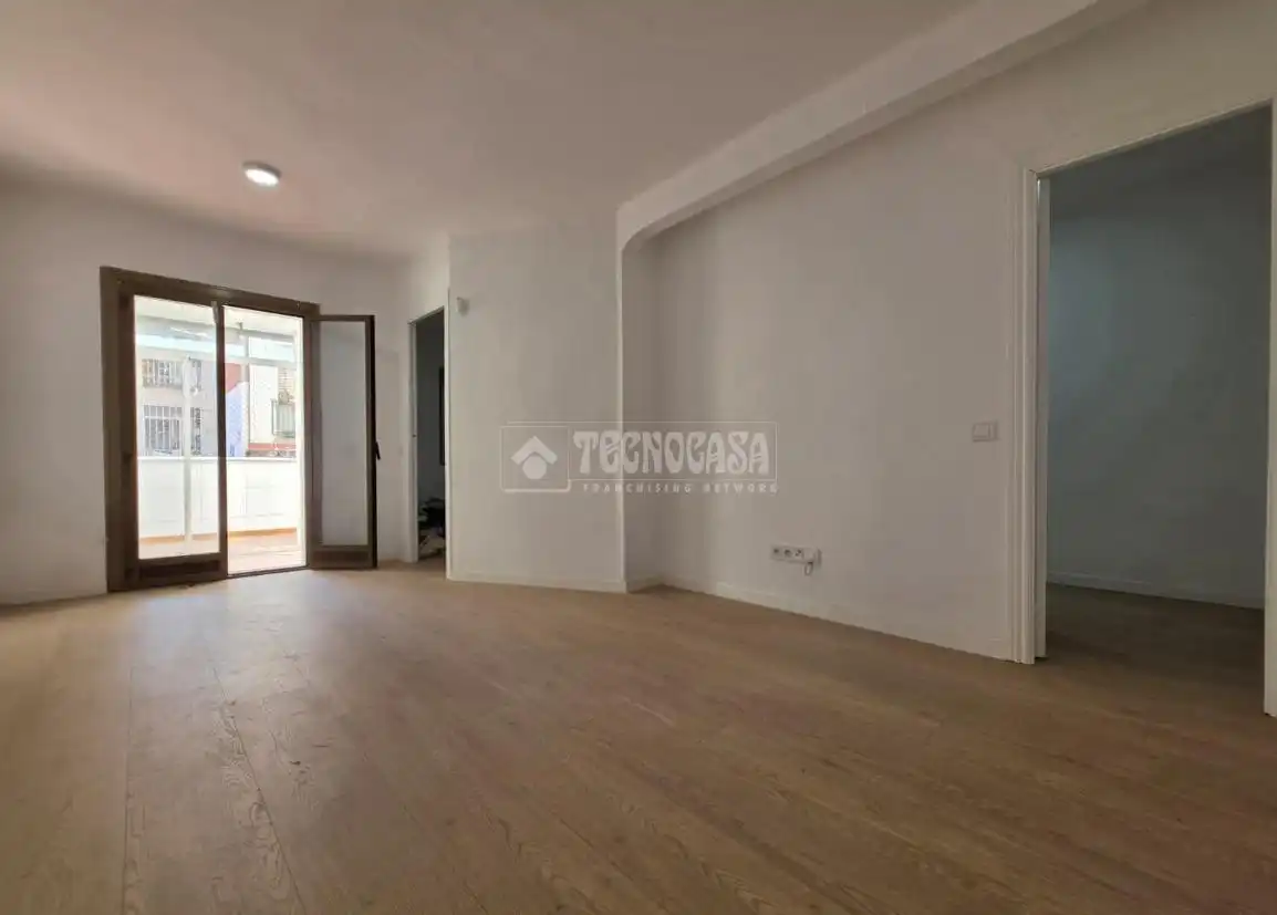 Dormitori de Pis en venda en Santa Coloma de Gramenet amb Parquet i Terrassa