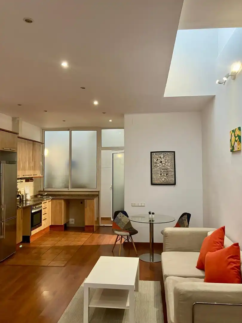 Cuina de Apartament de lloguer en Barcelona amb Aire condicionat