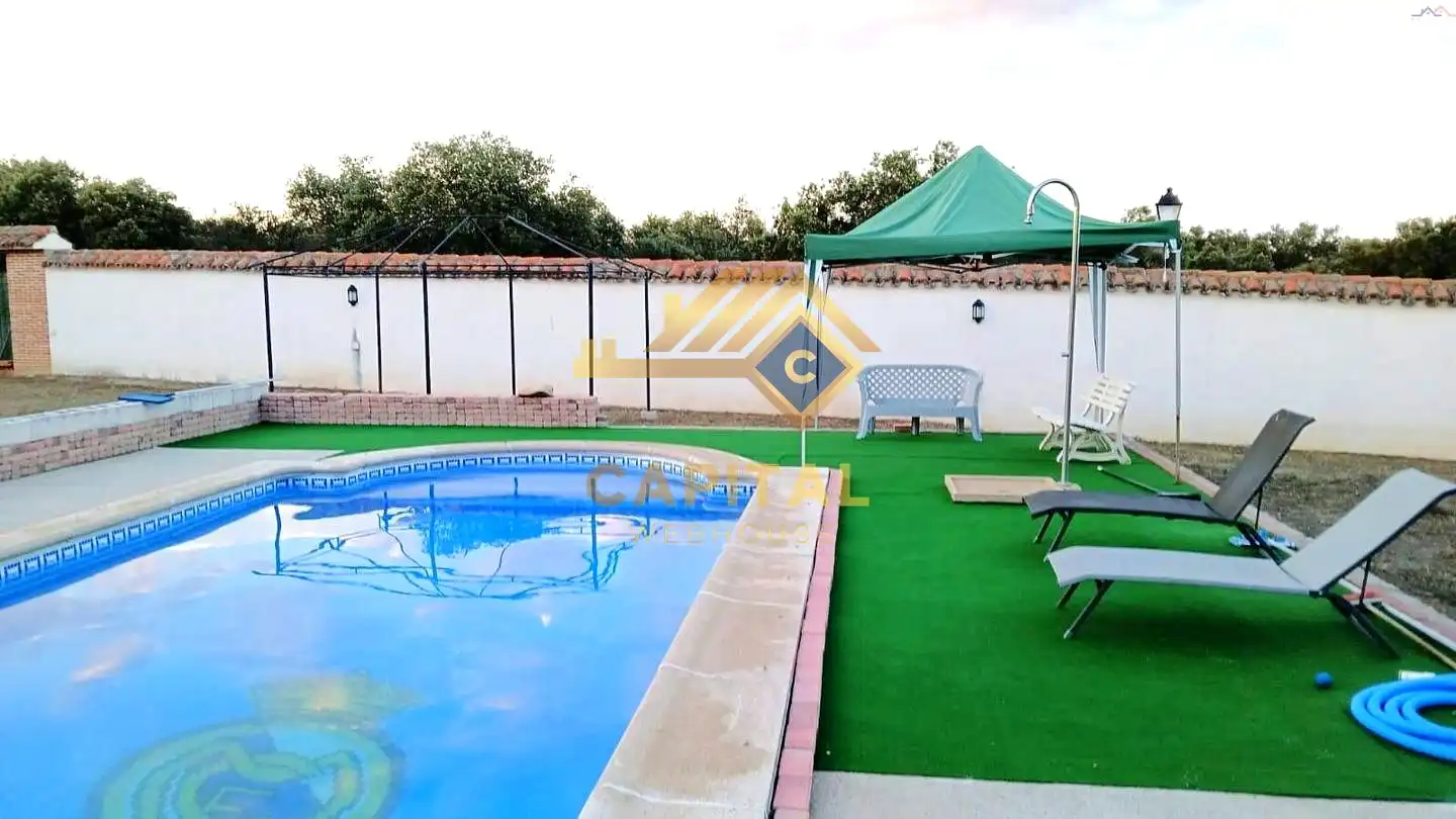 Piscina de Casa o xalet en venda en Villa del Prado amb Traster i Piscina
