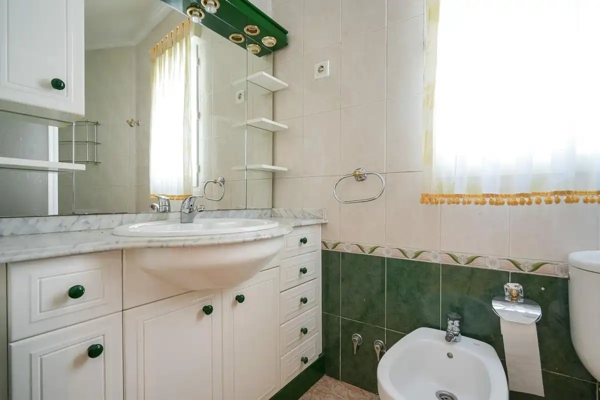 Bathroom of Flat for sale in Illescas  with Air Conditioner, Heating and Furnished