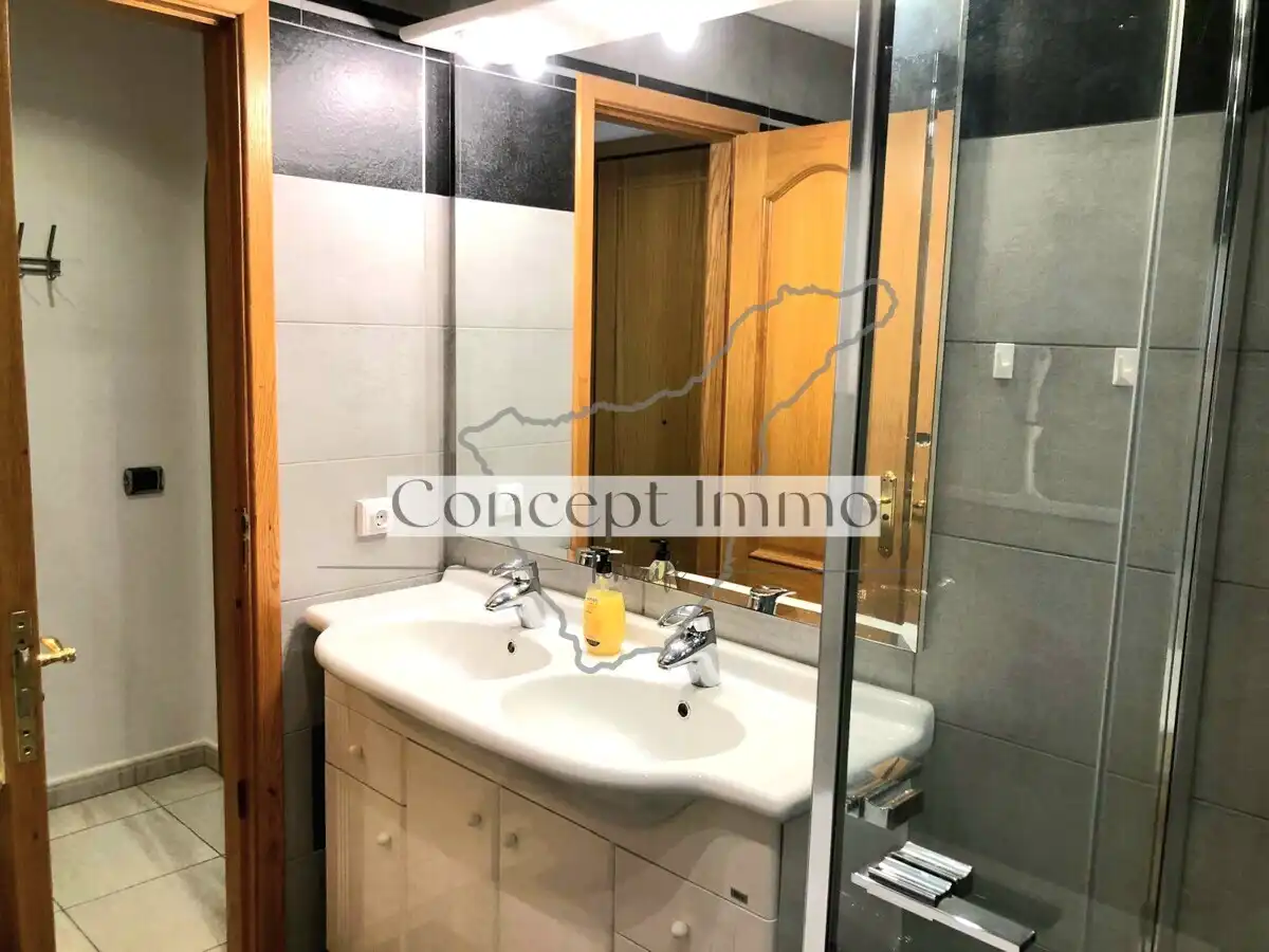 Baño de Piso en venta en Arona con Terraza, Alarma y Piscina comunitaria