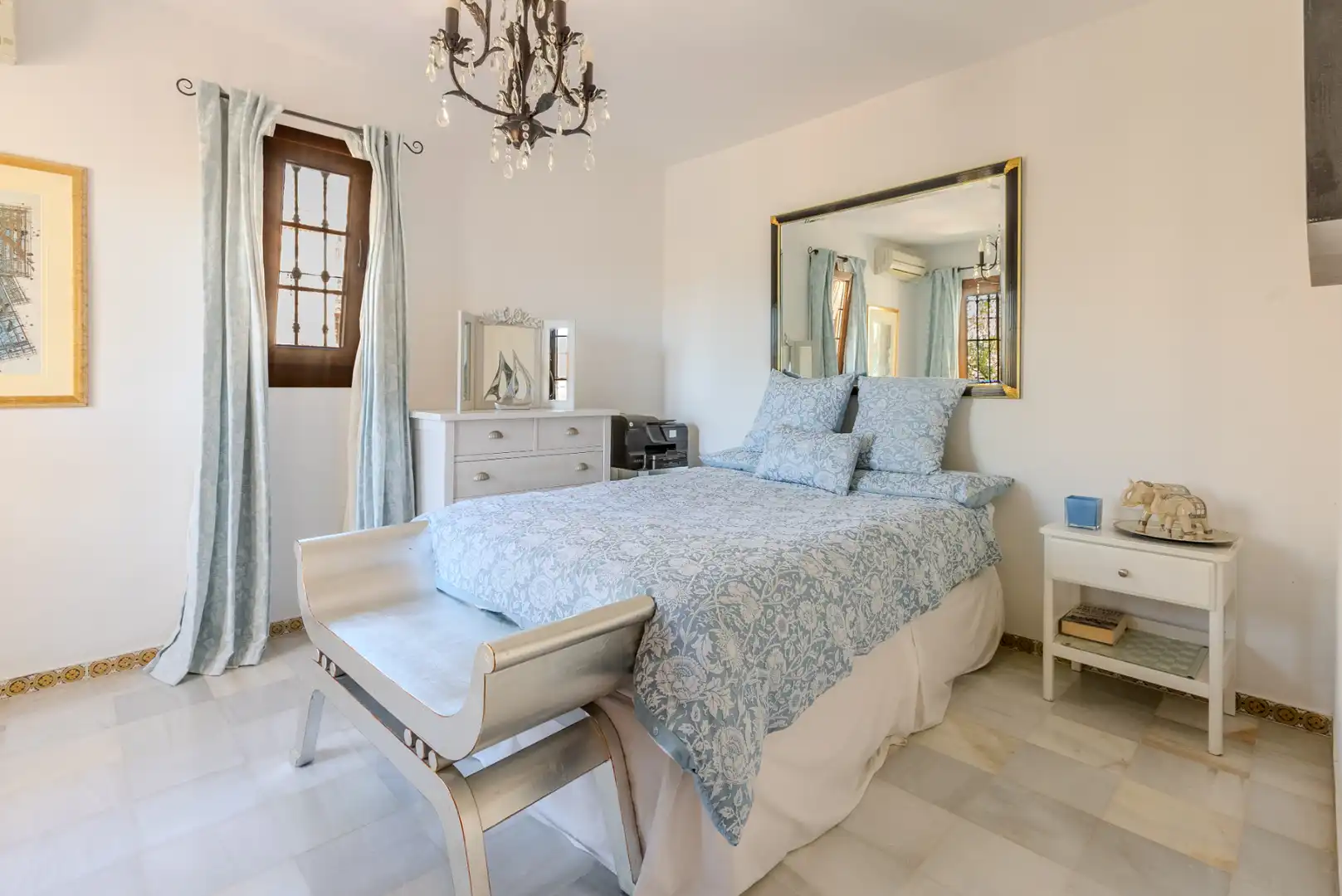 Dormitori de Casa o xalet en venda en Mijas amb Aire condicionat, Calefacció i Jardí privat