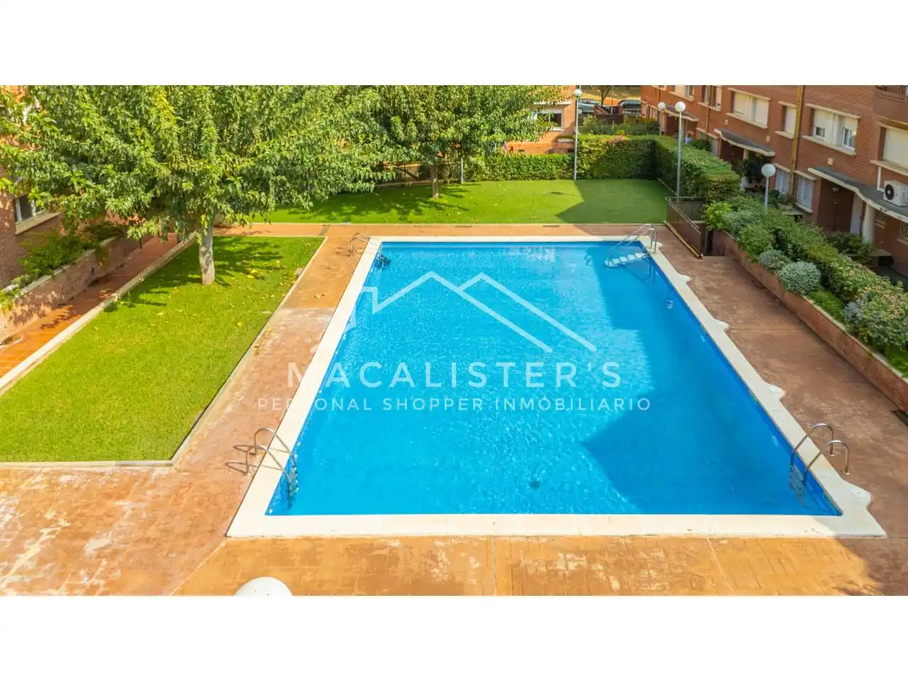 Vista exterior de Casa adosada en venda en Vilassar de Mar amb Aire condicionat, Calefacció i Parquet