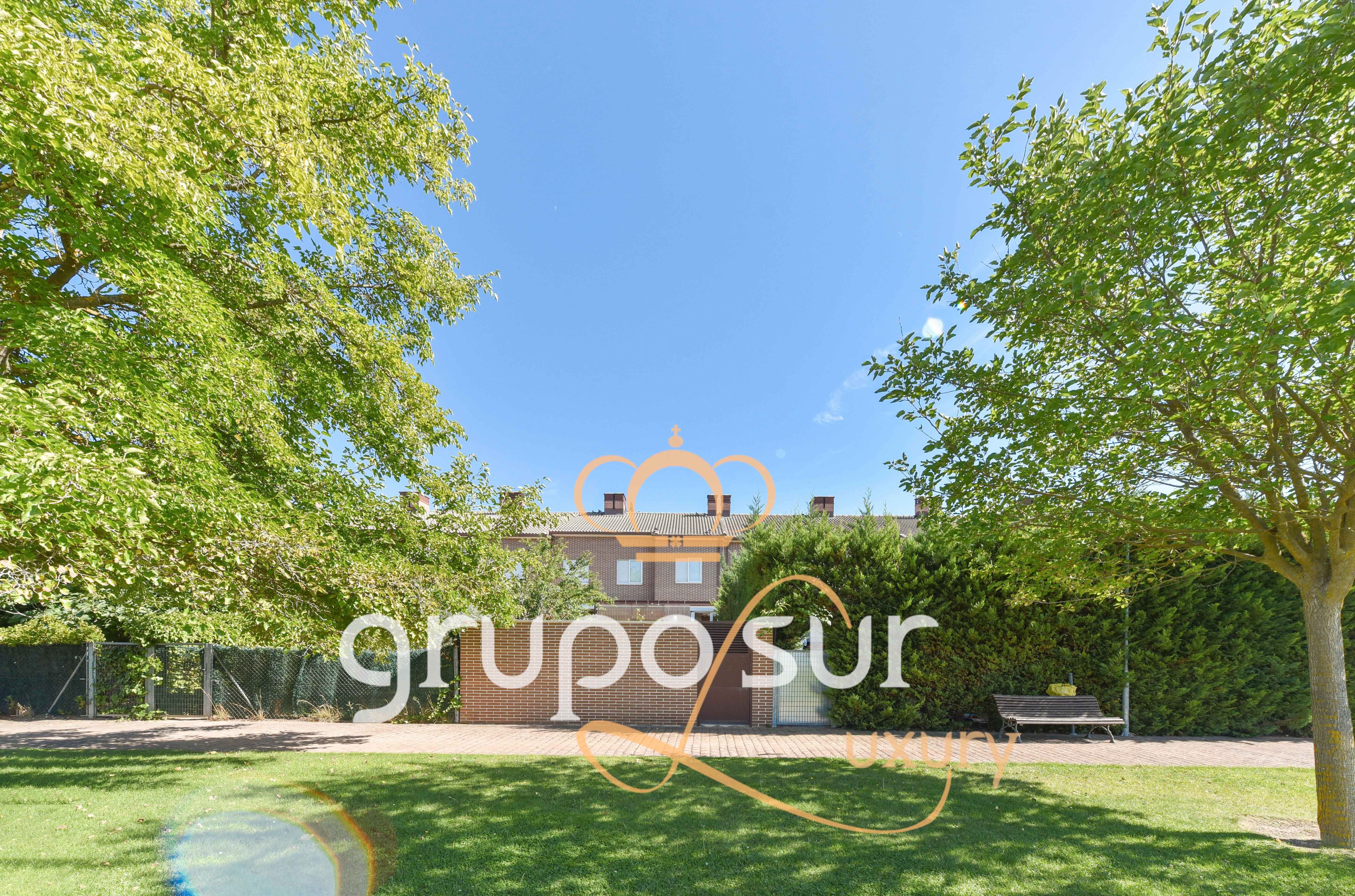 Jardín de Casa adosada en venta en Simancas con Calefacción, Jardín privado y Parquet