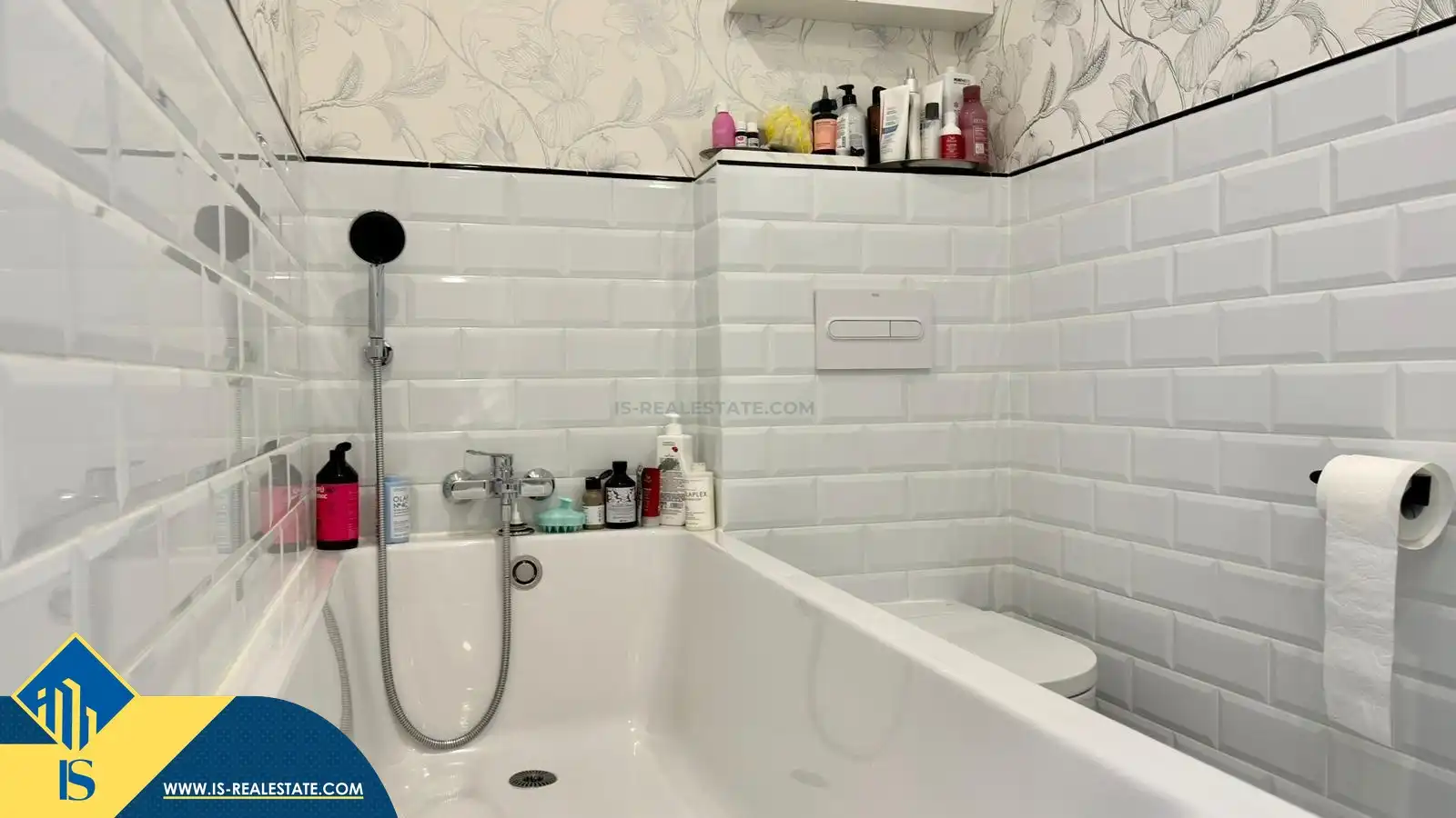 Bany de Casa o xalet en venda en Alicante / Alacant amb Terrassa, Moblat i Piscina comunitària