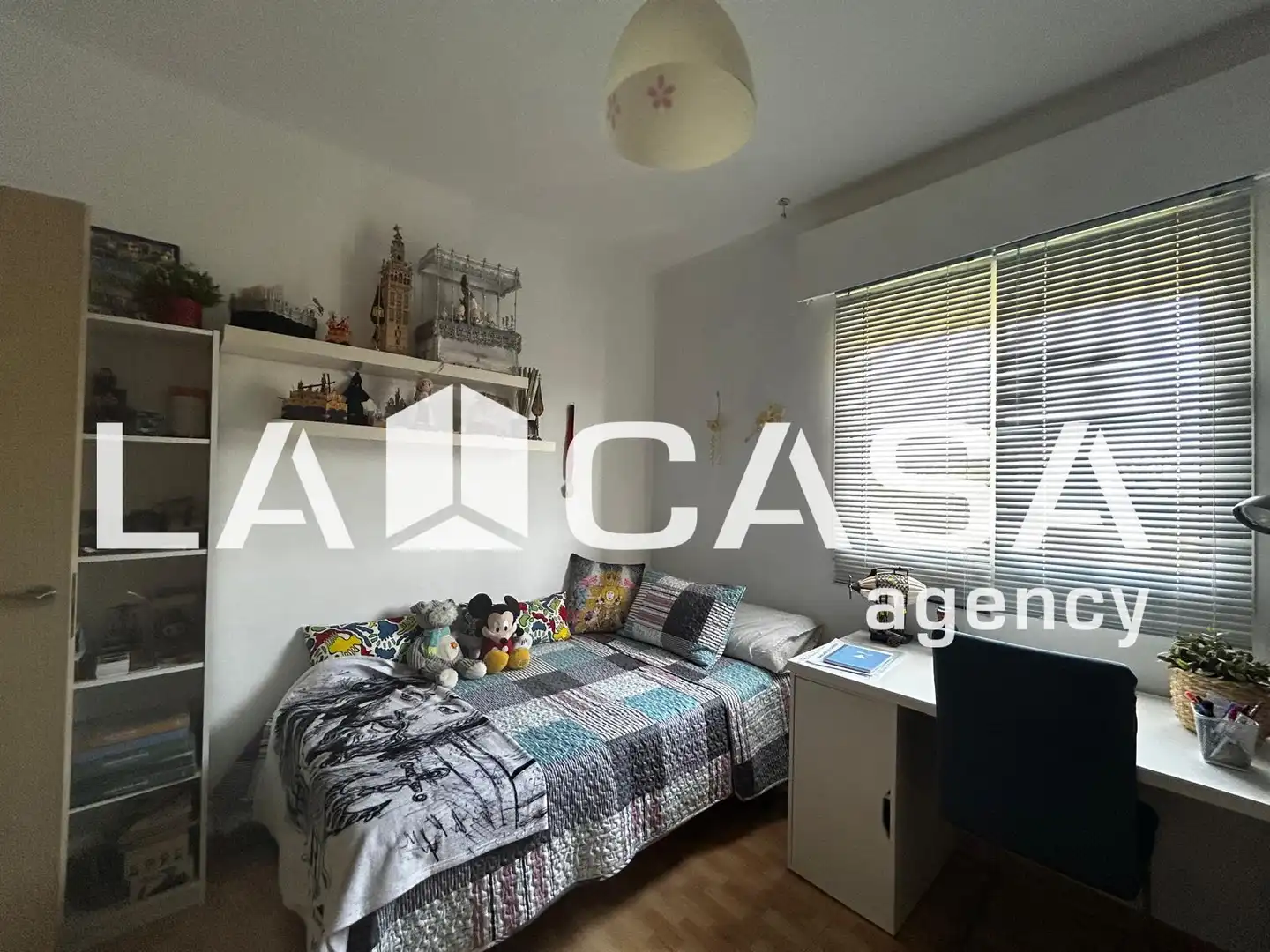 Dormitori de Casa o xalet en venda en Alcalá de Guadaira amb Aire condicionat, Traster i Piscina
