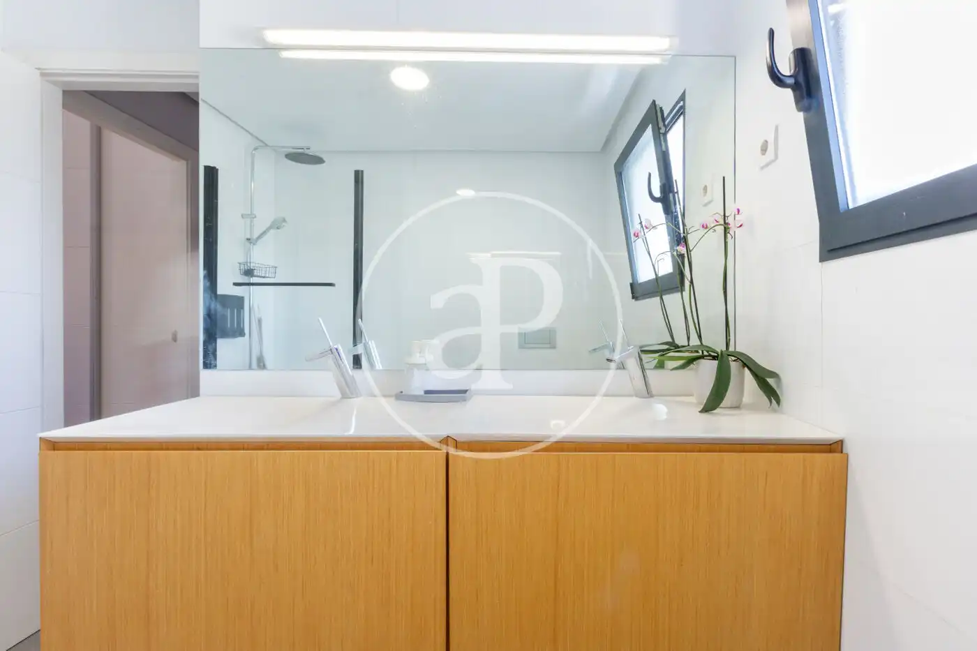 Bathroom of Houses for sale in L'Eliana  with Air Conditioner, Heating and Private garden