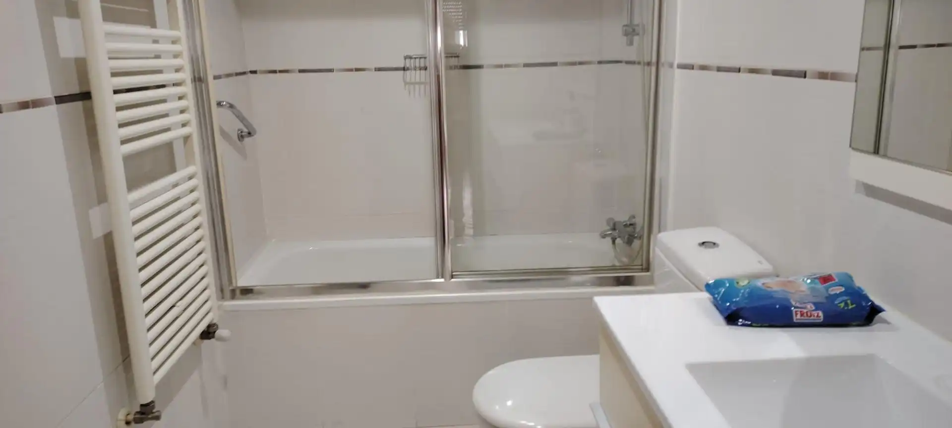 Badezimmer von Wohnung zum Verkauf in Vigo  mit Heizung, Abstellraum und Balkon