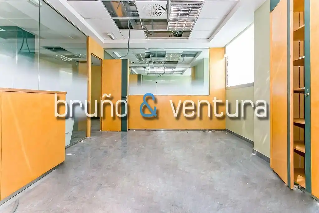 Local comercial en venda a Centre Vila, imagen 2