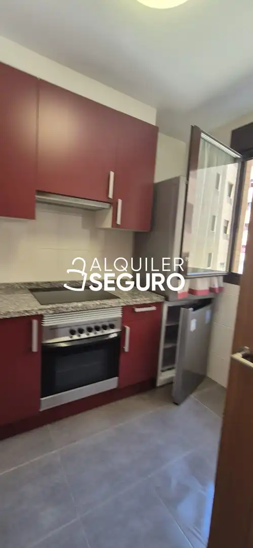 Cuina de Pis de lloguer en Oviedo  amb Calefacció i Moblat