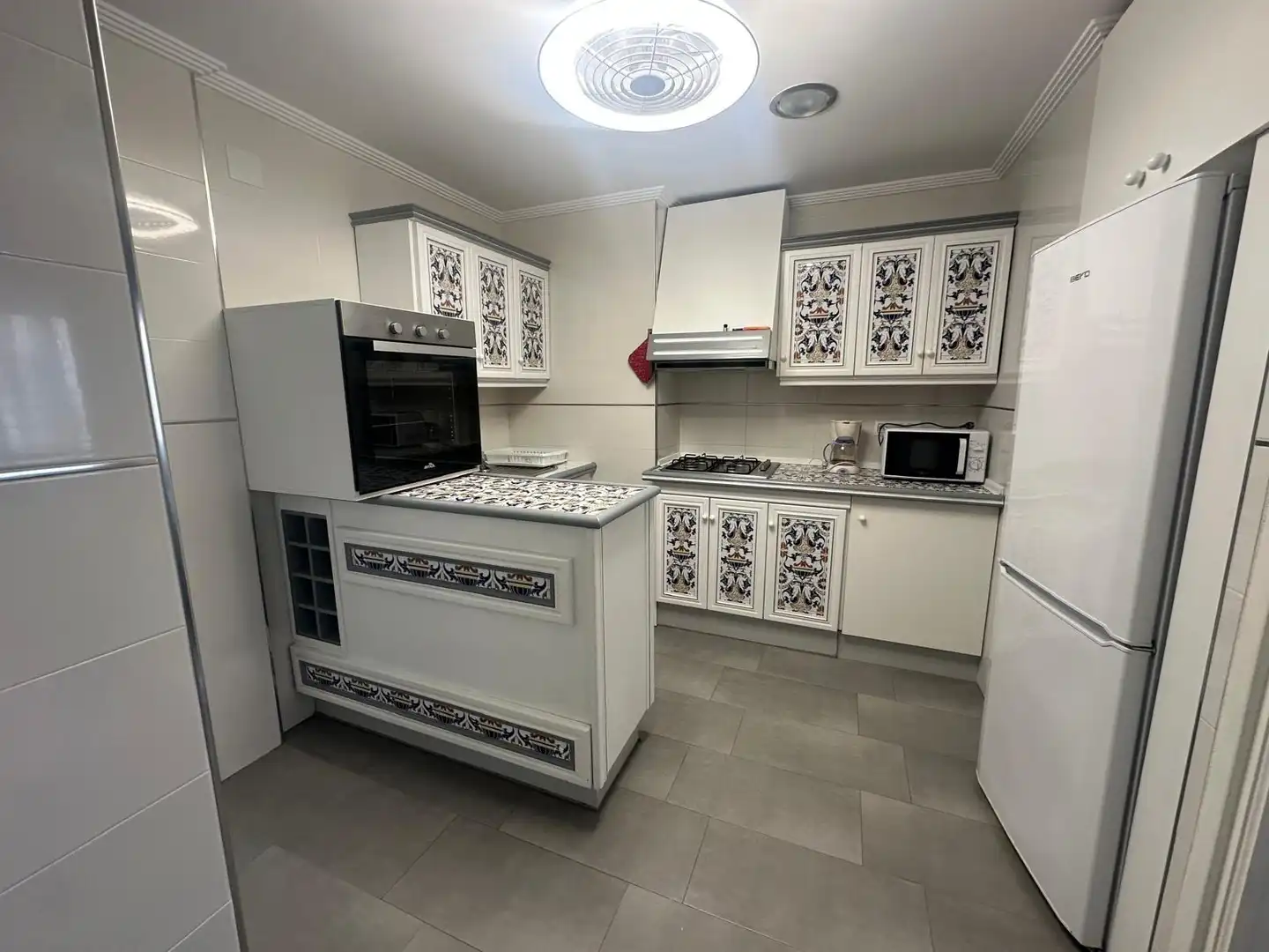 Cuina de Apartament de lloguer en Águilas amb Aire condicionat, Moblat i Balcó