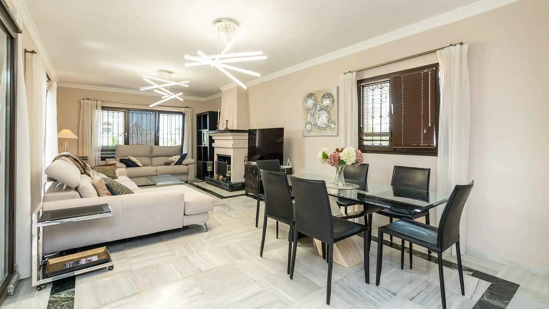Comedor de Casa o chalet de alquiler en Marbella con Aire acondicionado, Jardín privado y Terraza