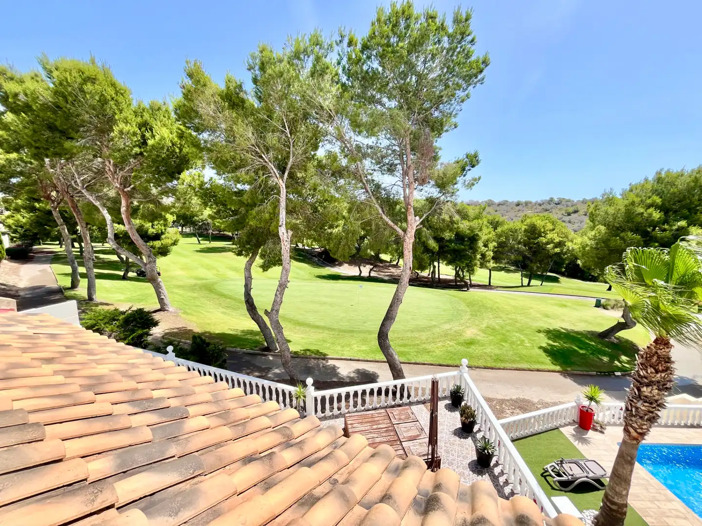Vista exterior de Casa o xalet en venda en Orihuela amb Aire condicionat, Calefacció i Jardí privat