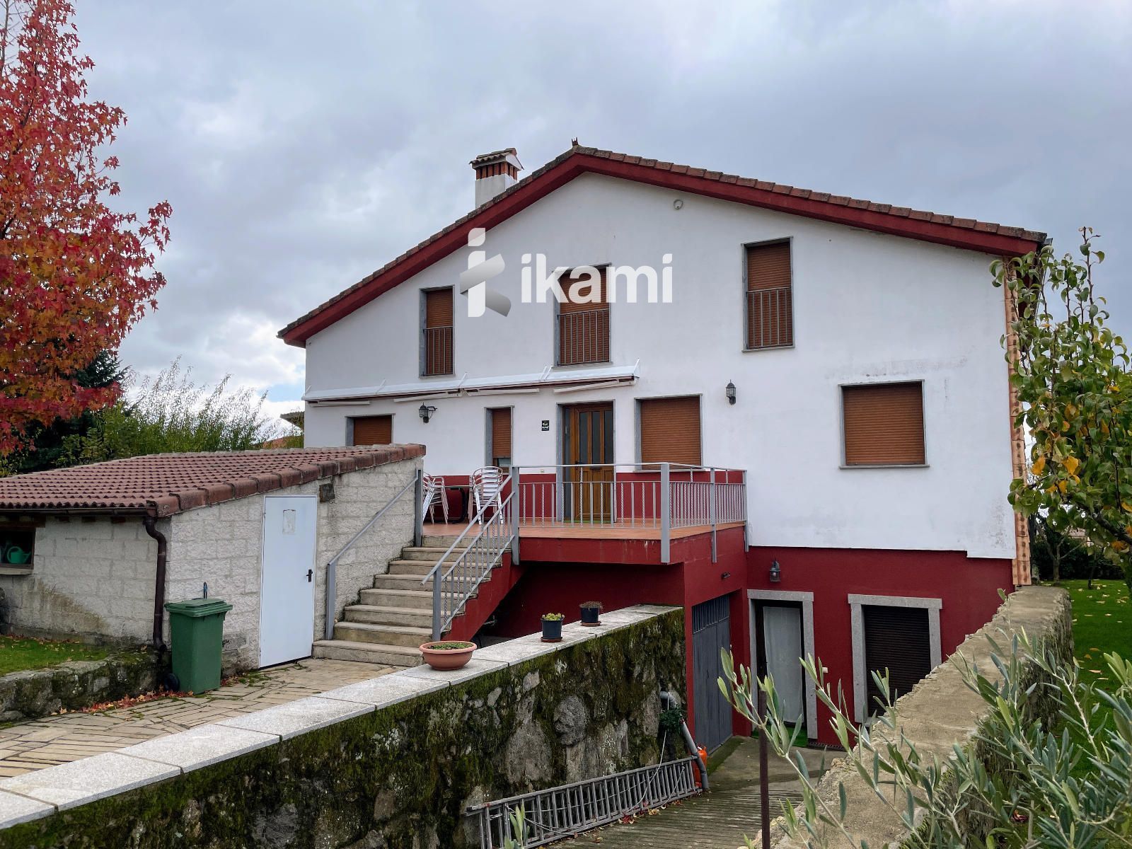Vista exterior de Casa o xalet en venda en La Hoya  amb Calefacció, Jardí privat i Terrassa