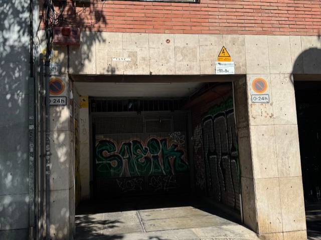 Garaje en Venta en Carrer del dos de Maig, 284 en El Camp de l'Arpa del Clot