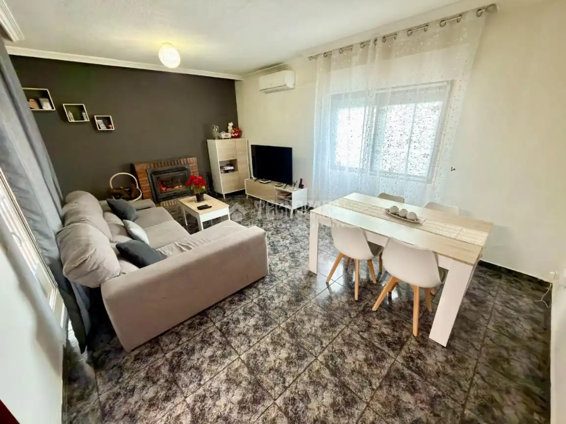 Sala d'estar de Casa adosada en venda en Valdeaveruelo amb Aire condicionat i Calefacció