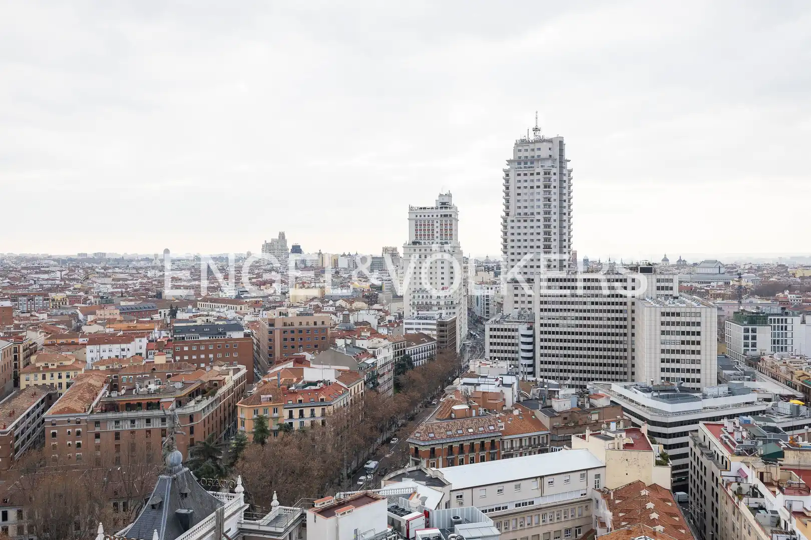 Vista exterior de Pis en venda en Madrid amb Calefacció