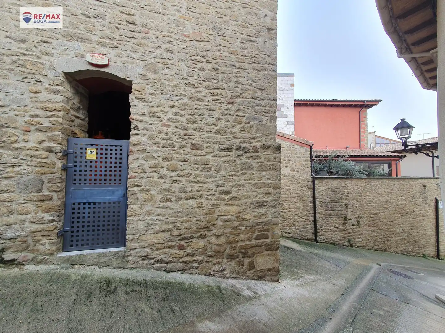 Außenansicht von Gebäude zum Verkauf in Aibar / Oibar