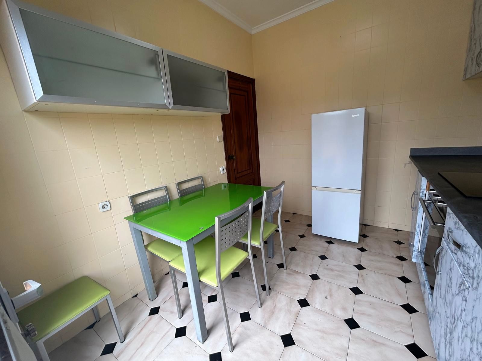 Cocina de Casa o chalet de alquiler en Vigo  con Jardín privado, Amueblado y Horno