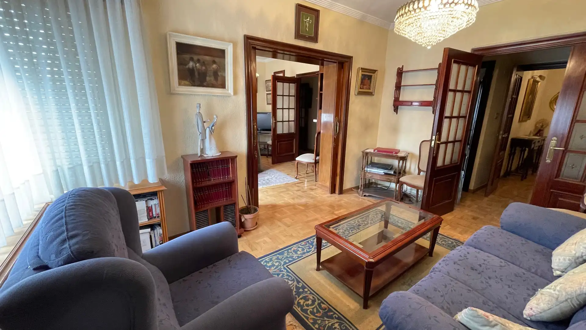 Sala d'estar de Pis en venda en Salamanca amb Calefacció, Parquet i Moblat