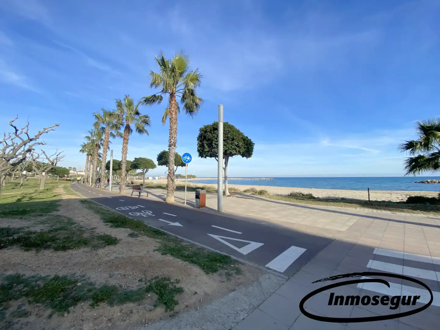 Vista exterior de Casa o xalet en venda en Cambrils amb Aire condicionat, Calefacció i Jardí privat