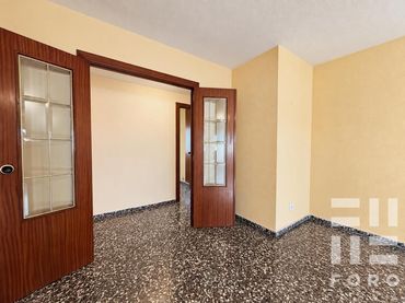 Piso con balcón en venta en calle d'Aiora