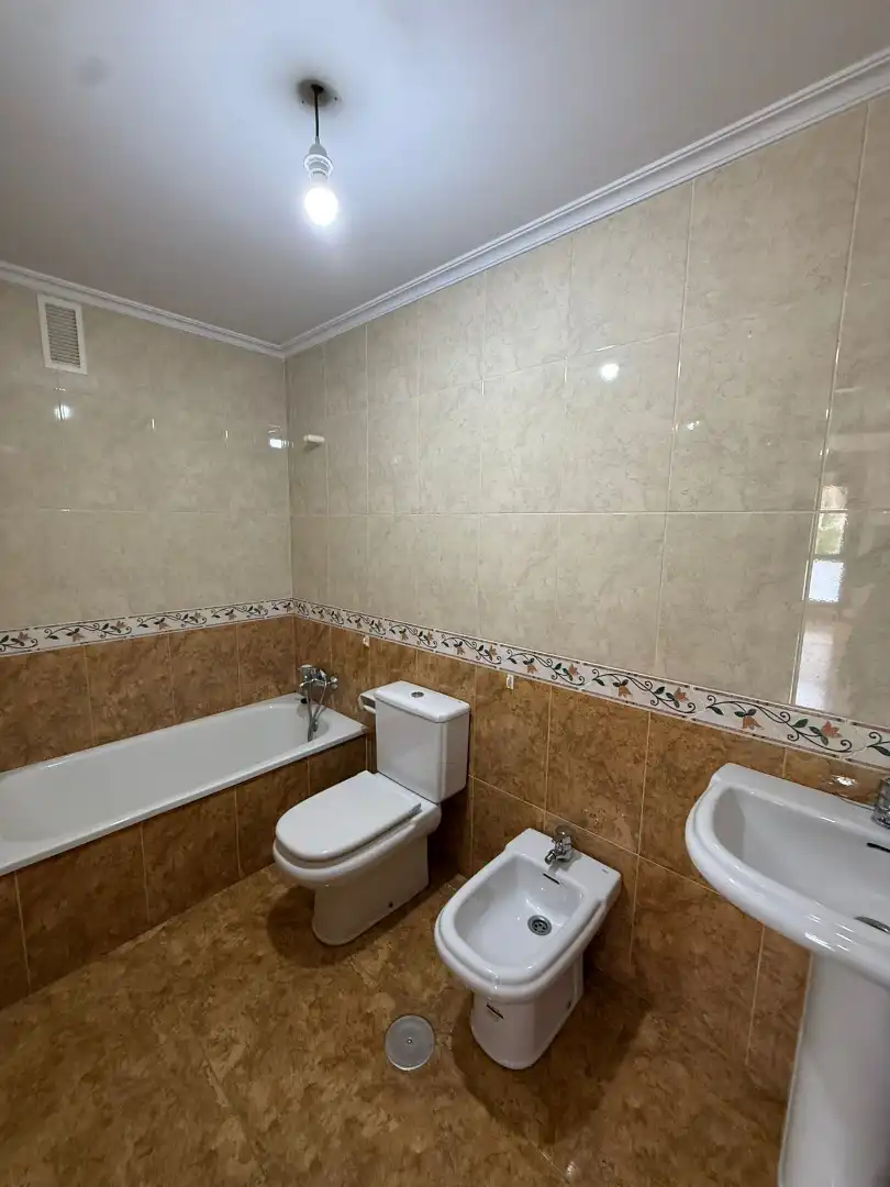 Bathroom of Flat for sale in Oviedo   with Heating