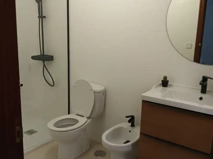 Baño de Piso de alquiler en Arteixo con Calefacción, Parquet y Amueblado