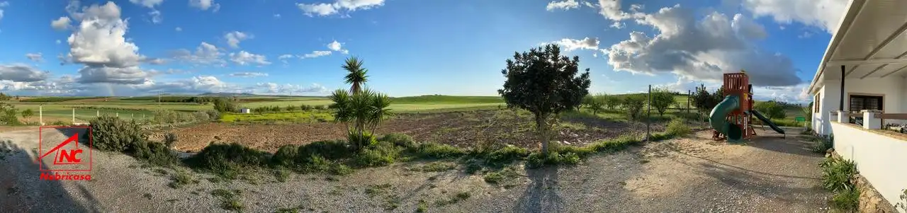 Finca rústica en venta en Lebrija con Terraza, Piscina y Amueblado