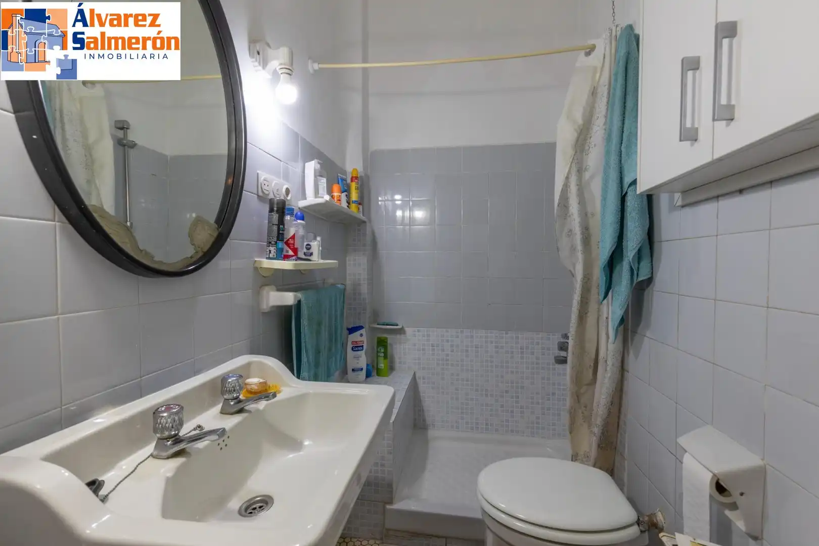 Bany de Pis en venda en Granada amb Calefacció