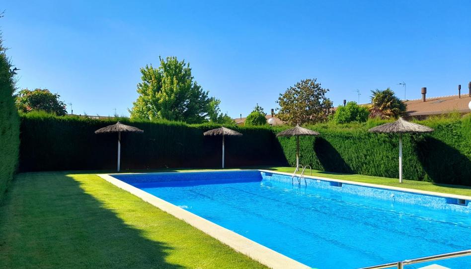Foto 1 de Casa adosada en venda a Golmés, Lleida