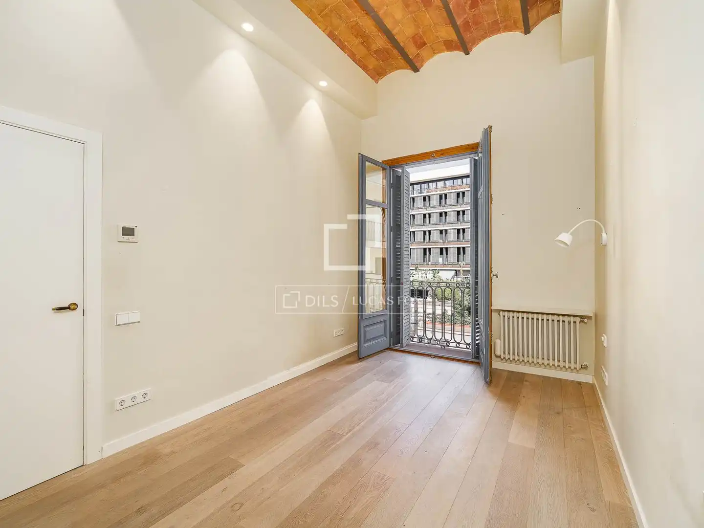 Vista exterior de Piso en venta en Eixample