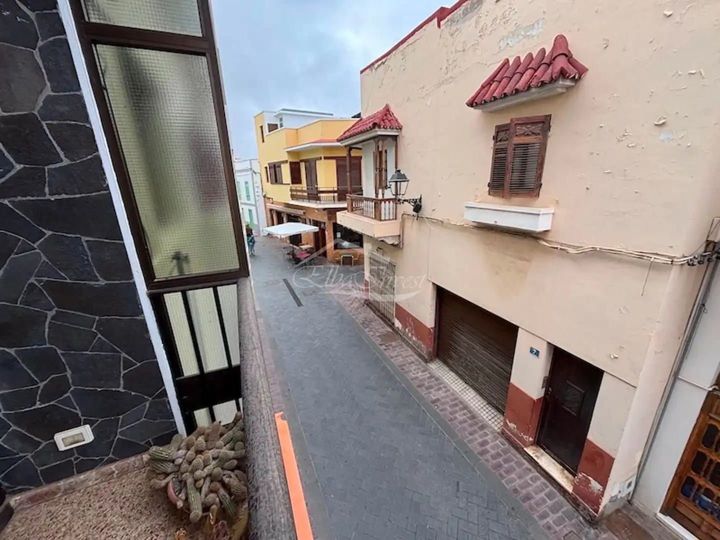 Vista exterior de Casa o xalet en venda en Guía de Isora amb Aire condicionat, Terrassa i Traster