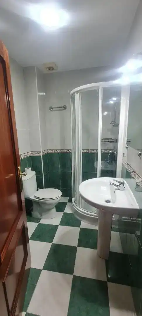 Badezimmer von Wohnung zum Verkauf in Bailén mit Klimaanlage und Balkon