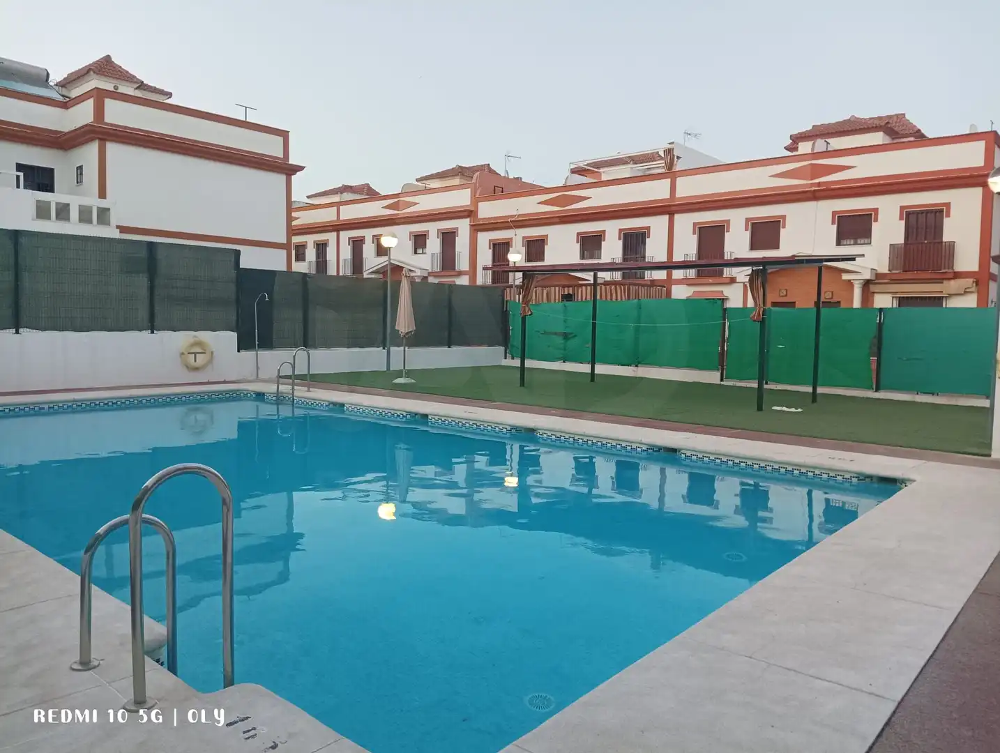 Piscina de Casa adosada en venda en Écija amb Aire condicionat, Calefacció i Terrassa