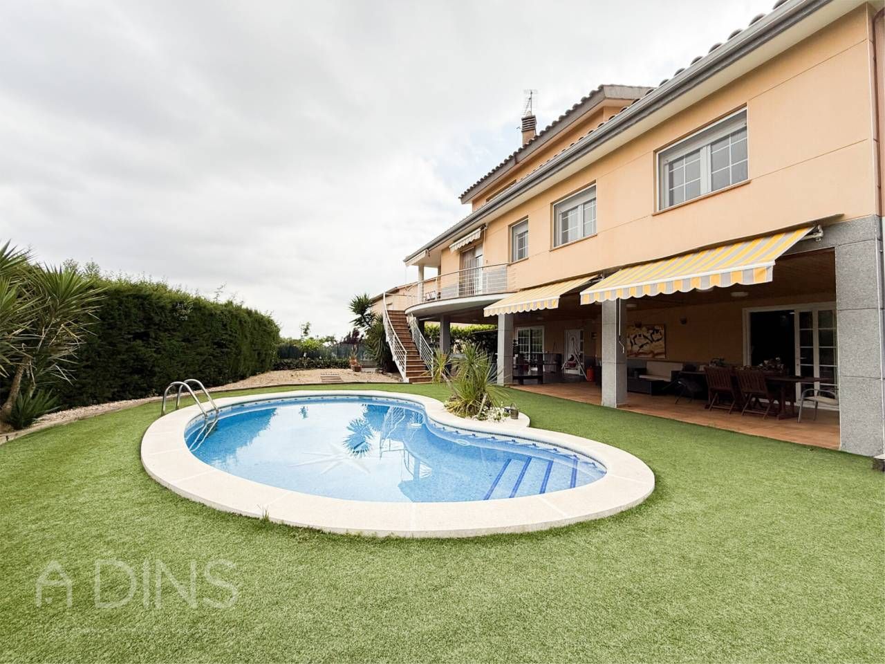 Swimming pool of House or chalet for sale in Bigues i Riells  with Air Conditioner, Heating and Private garden