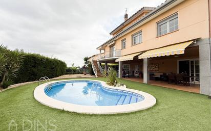 Piscina de Casa o xalet en venda en Bigues i Riells amb Aire condicionat, Calefacció i Jardí privat