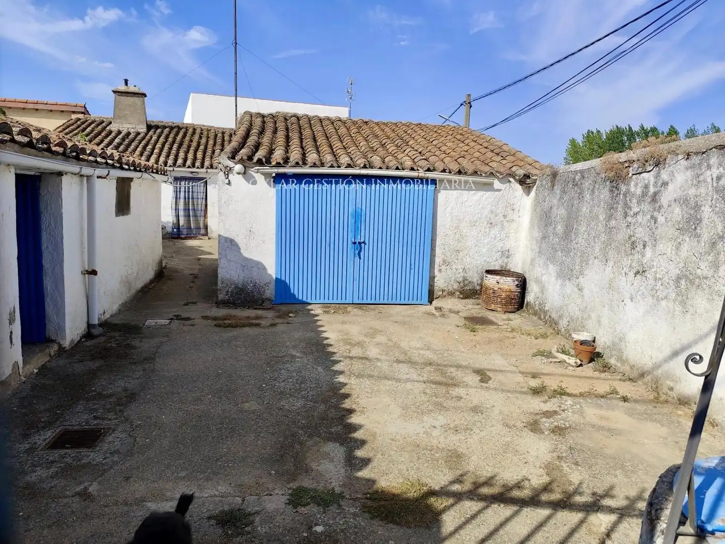 Exterior view of Houses for sale in Golpejas  with Storage room, Washing machine and Microwave