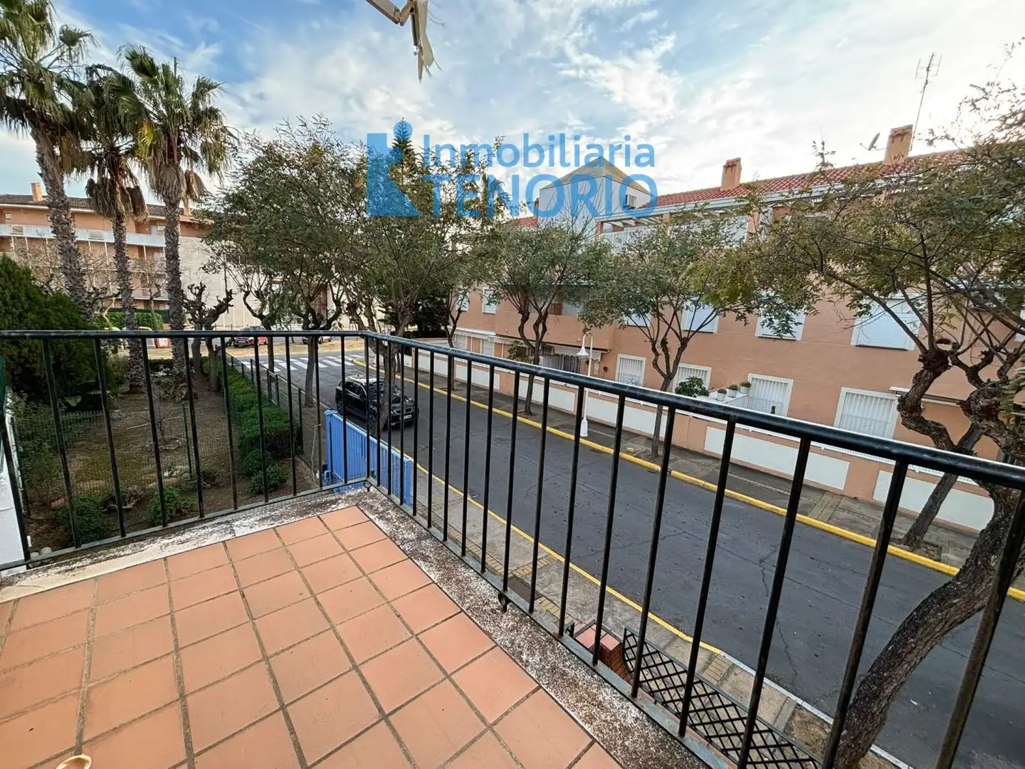 Vista exterior de Casa adosada en venta en Islantilla con Terraza y Piscina comunitaria