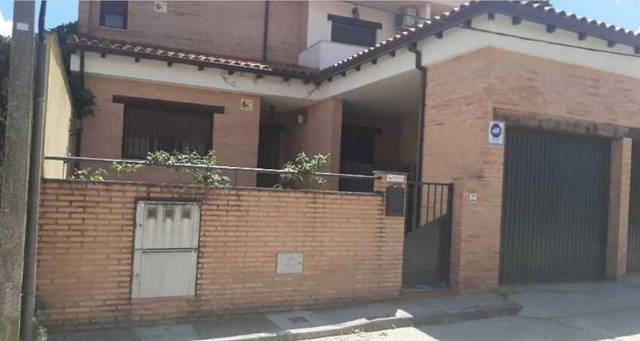 Casa adosada en Venta en Navalcán