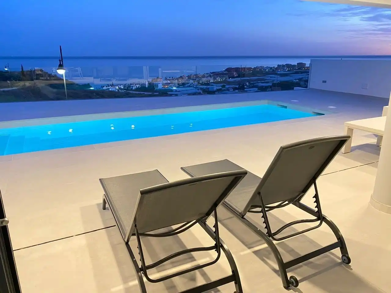 Piscina de Casa o xalet en venda en Nerja amb Aire condicionat, Calefacció i Jardí privat