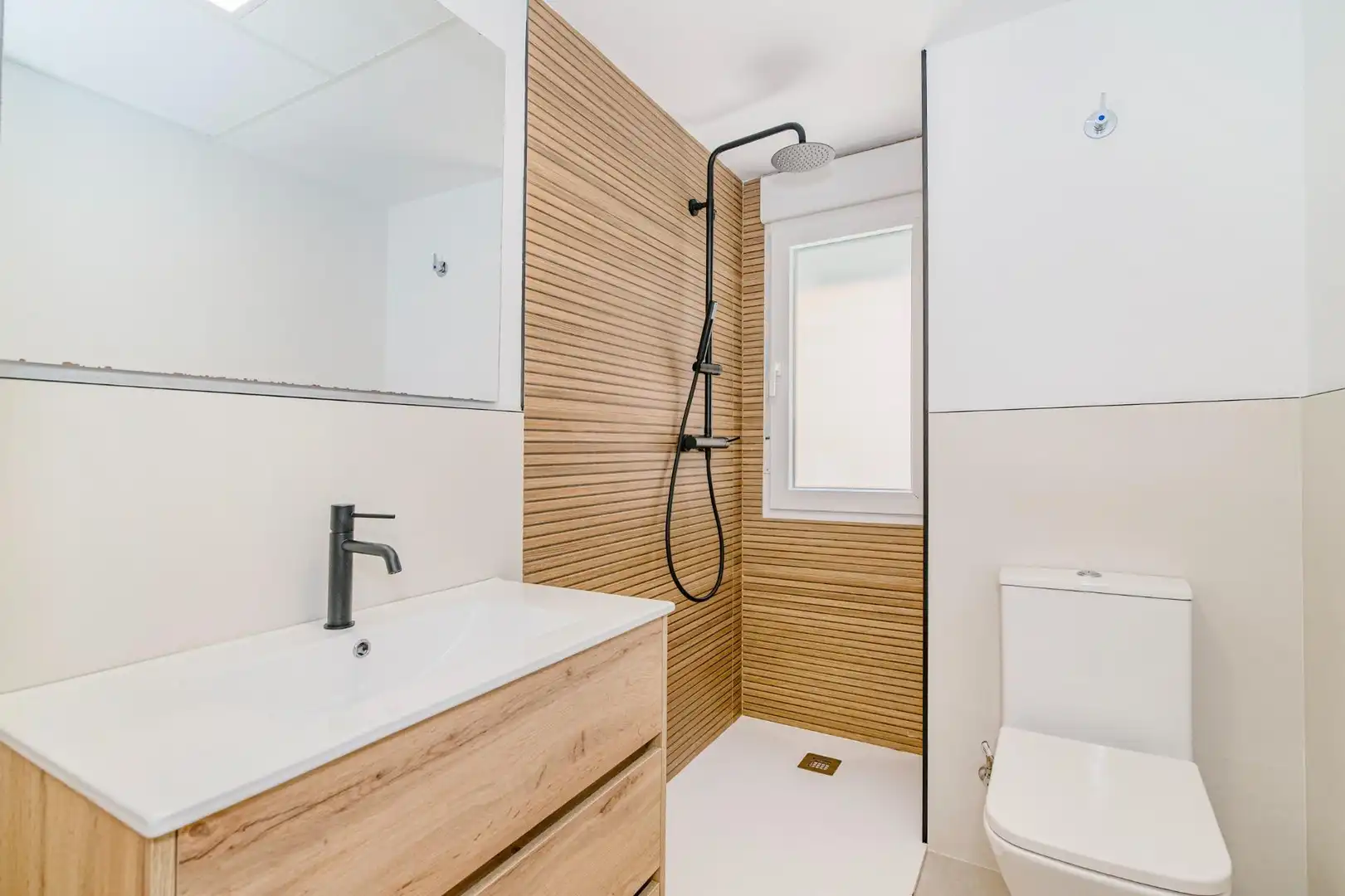 Bathroom of Flat for sale in Atarfe