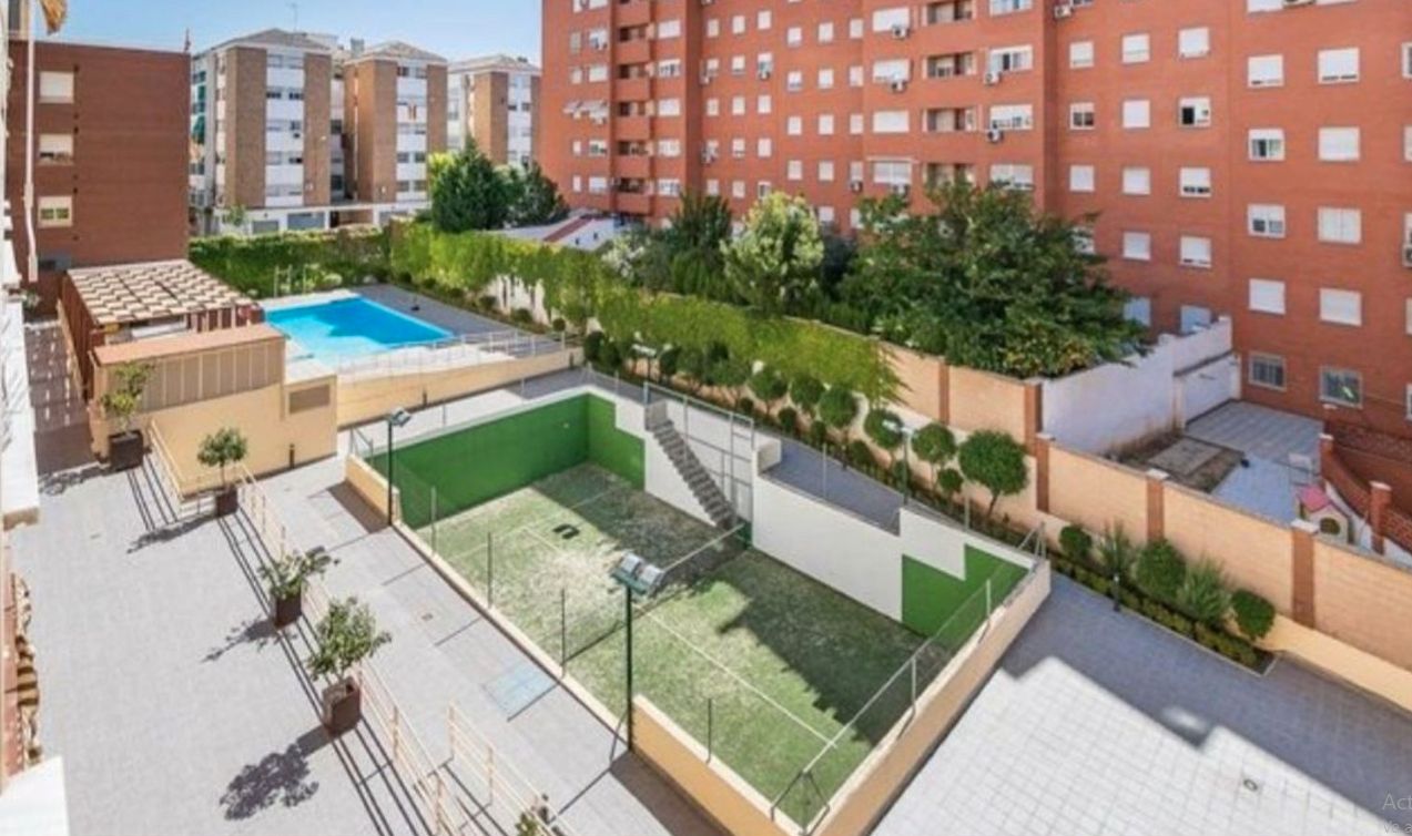 Swimming pool of Flat to rent in  Granada Capital  with Air Conditioner, Heating and Furnished